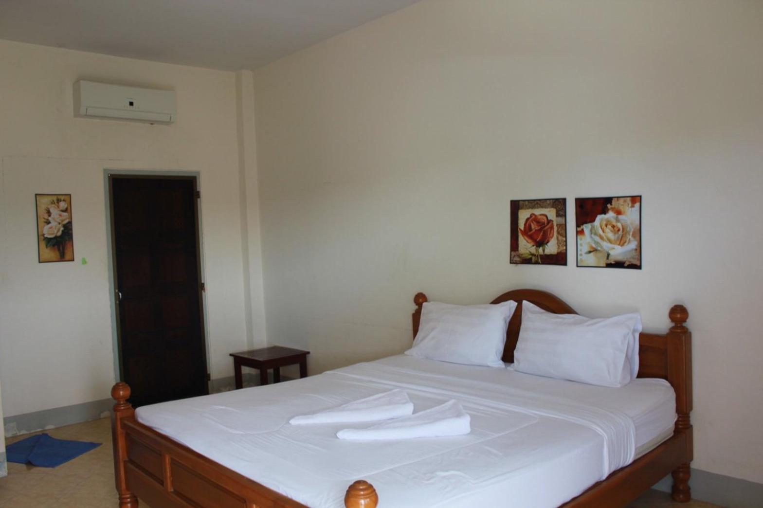 Hotel OYO 266 Baanloksouylokchay HHQ Pokoj fotografie